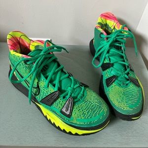 Nike Kyrie 7 Weatherman Basketball Shoes. Mens size 7.5.